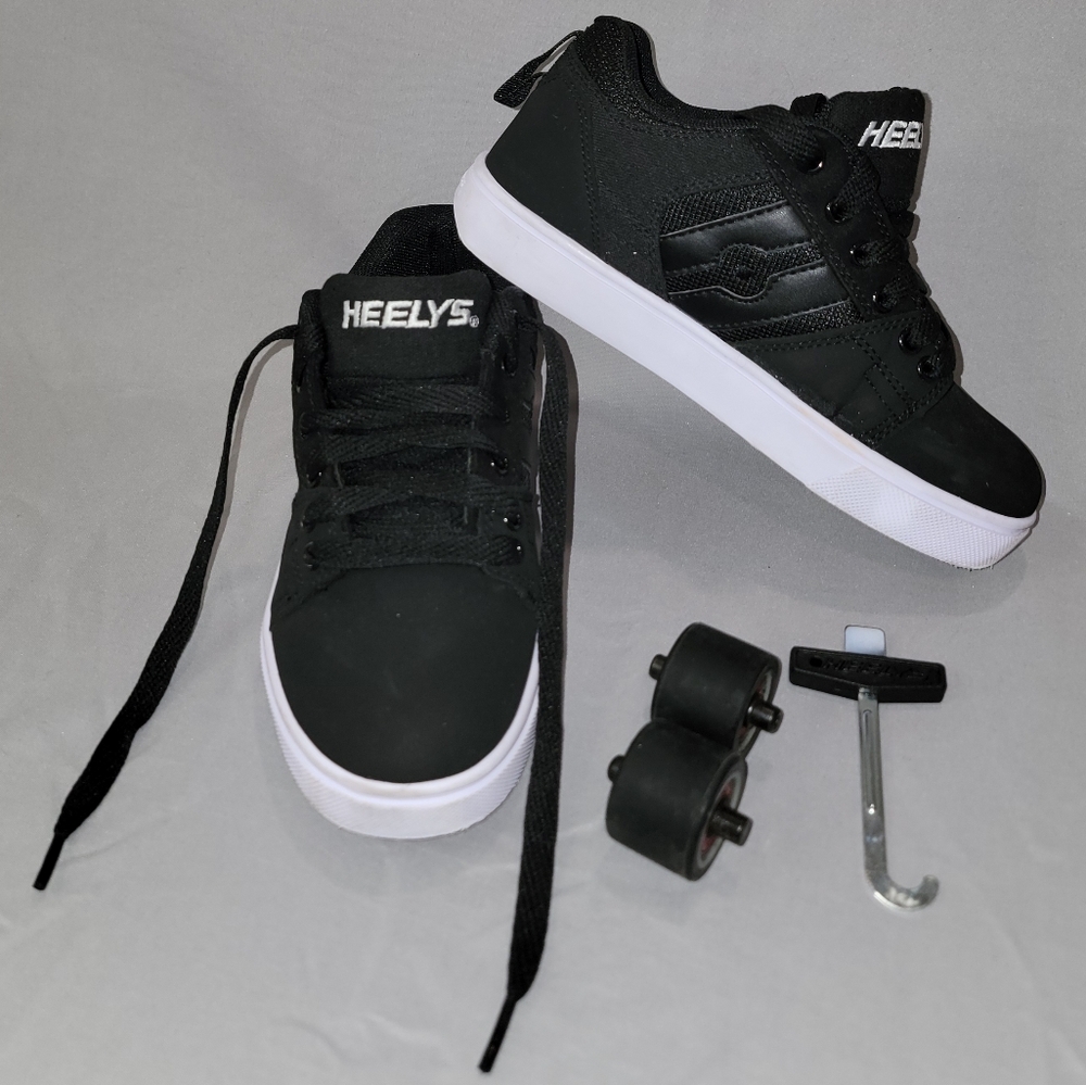 Heelys Black Skate Shoes with Wheels